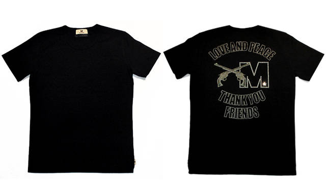 スワロフスキーメタルを使ったブラックのモデル。3万3480円