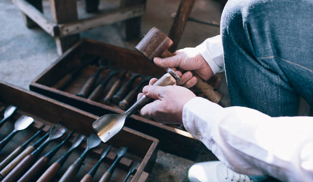 何十年と使い込まれ、大事に扱われていることが一目でわかる仕事道具。これほど美しいものもないだろう