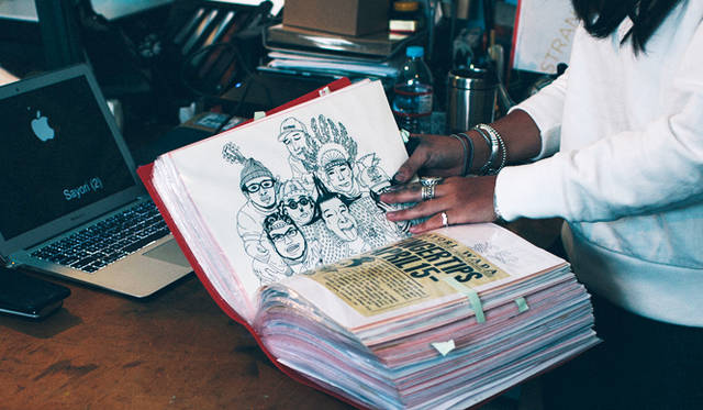これまでの作品はもちろん、打ち合わせ中に描いたレタリングや落描きまでをファイリングしてあるという