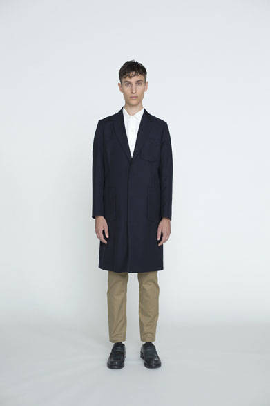 コート7万5600円、シャツ2万4840円、パンツ2万5920円