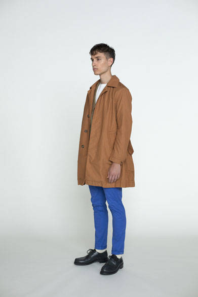 コート6万2640円、ジャケット4万3200円、Tシャツ1万7280円、パンツ2万5920円