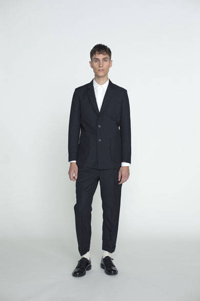 ジャケット5万9400円、シャツ2万8080円、パンツ3万9960円