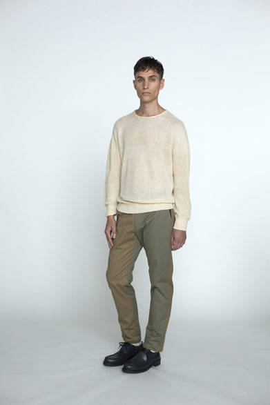 ニット3万8880円、パンツ2万3760円