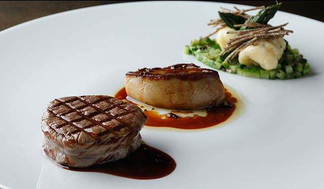 「ネオクラシックコース」<Br / > 黒毛和牛フィレ肉のロッシーニ風 ポテトのニョッキ<Br / > グリーンアスパラガス ソースペリグー<Br / >