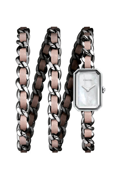 <strong>プルミエール ロック パステルピンク</strong><br /><br />ダイヤル｜ホワイト マザーオブパール<br />ケース｜ステンレススチール<br />ケースサイズ｜15.8×23.6㎜<br />厚さ｜6.2mm<br />ムーブメント｜クオーツ<br />機能｜時分表示<br />ストラップ｜ステンレススチール×レザー<br />防水性｜30m<br />価格｜各61万5600円<br />