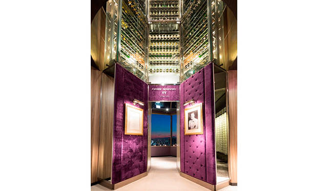 5周年を迎え、あらたなファサードに一新したレストラン「ピエール・ガニェール」