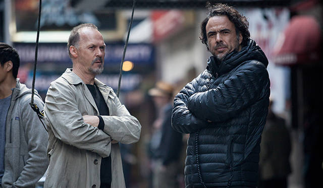 <br />監督のアレハンドロ・ゴンザレス・イニャリトゥ（右）と主演のマイケル・キートン<br /><br /><br /><strong>作品賞／監督賞／撮影賞／脚本賞<br />『バードマン　あるいは（無知がもたらす予期せぬ奇跡）』</strong><br />製作国：アメリカ<br />監督：アレハンドロ・ゴンザレス・イニャリトゥ（Alejandro González Iñárritu）<br />撮影：エマニュエル・ルベツキ（Emmanuel Lubezki）<br />© 2014 Twentieth Century Fox. All Rights Reserved.