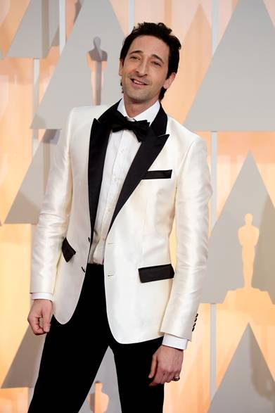 <strong>Adrien Brody｜エイドリアン・ブロディ</strong></br></br>今回のアカデミー賞に、最多9部門でノミネートされた映画『グランド・ブダペスト・ホテル』に出演した俳優のエイドリアン・ブロディ。</br></br>タキシード：ドルチェ＆ガッバーナ