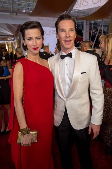 <strong>（左より）Sophie Hunter & Benedict Cumberbatch｜ソフィー・ハンター＆ベネディクト・カンバーバッチ</strong></br></br>映画『イミテーション・ゲーム／エニグマと天才数学者の秘密』で主演俳優賞にノミネートされたベネディクト・カンバーバッチは、妻と一緒に授賞式に登場。
