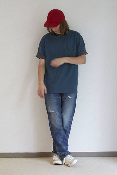 <strong>2015年春夏コレクション</strong><br />リバーシブル ビッグTシャツ1万260円