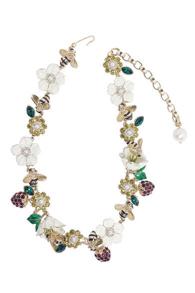 ジュエリーコレクション「GRANDMATIC（グランマティック）」<br />2015年春夏コレクション　イチゴとハチのネックレス 7万3440円