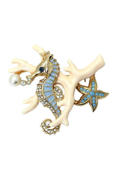 ジュエリーコレクション「GRANDMATIC（グランマティック）」<br />2015年春夏コレクション　たつのおとしごブローチ 2万7000円