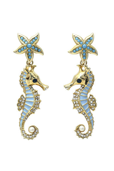 ジュエリーコレクション「GRANDMATIC（グランマティック）」<br />2015年春夏コレクション　たつのおとしごピアス　2万4840円