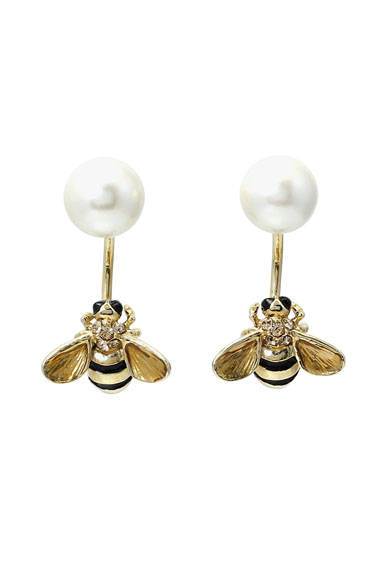 ジュエリーコレクション「GRANDMATIC（グランマティック）」<br />2015年春夏コレクション　ハチパールピアス 2万1600円