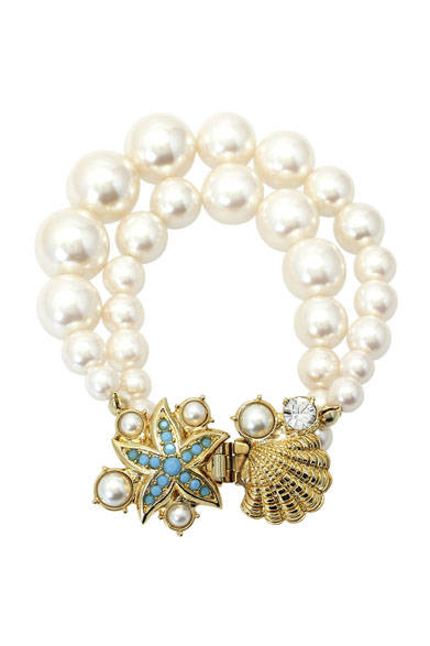 ジュエリーコレクション「GRANDMATIC（グランマティック）」<br />2015年春夏コレクション　フェイクパールブレスレット 2万1600円