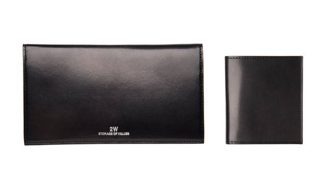 正面にはブランドロゴが刻印