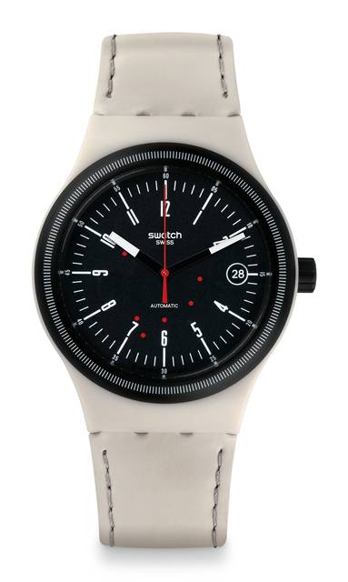 <p><strong>システム・クラス</strong><Br / > 文字盤｜ブラック文字盤にホワイトアラビア数字インデックス、3時位置にデイト表示<Br / > 価格　｜1万7500円（3月2日から1万8360円）</p>