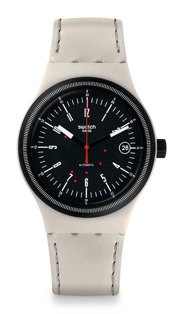 <p><strong>システム・クラス</strong><Br / > 文字盤｜ブラック文字盤にホワイトアラビア数字インデックス、3時位置にデイト表示<Br / > 価格　｜1万7500円（3月2日から1万8360円）</p>