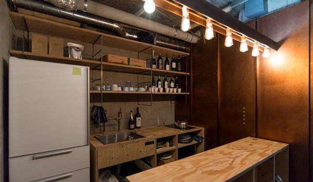 玄関を入って左側にスッキリ整理されたキッチンがある