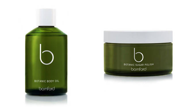 左／「bamford（バンフォード）」BOTANIC COLLECTION（ボタニックコレクション）「ボタニック ボディオイル」（125mL）8640円、右／「bamford（バンフォード）」BOTANIC COLLECTION（ボタニックコレクション）「ボタニック シュガーポリッシュ」（200mL）8640円