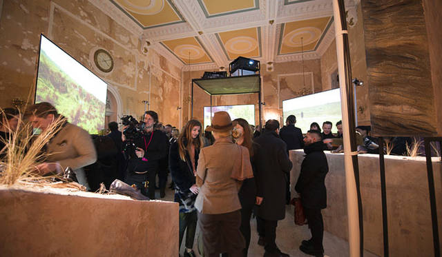 プレゼンテーションには、世界各国のプレスやファッションジャーナリスト約200名が来場した