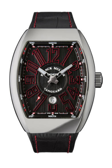 2014年にリリースされたスポーティな「ヴァンガード」に、レッドの差し色が鮮やかな日本限定仕様が登場。<br><br><strong>ヴァンガード 日本限定モデル</strong><br>ケース｜ステンレススチール<br>サイズ｜縦53.7×44mm<br>厚さ｜12.8mm<br>ムーブメント｜自動巻き<br>機能｜日付表示<br>ストラップ｜クロコダイル＋ラバー<br>防水性｜日常生活防水<br>発売時期｜2015年春予定<br>予価｜95万円（税抜）<br><br>フランク ミュラー ウォッチランド東京Tel.03-3549-1949http://www.franckmuller-japan.com/<br>