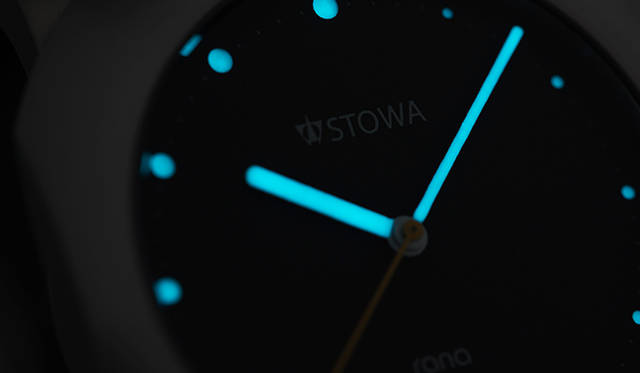 蓄光素材によって、暗闇でも視認性を確保