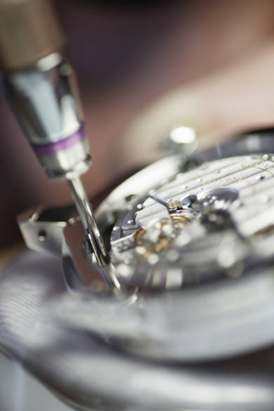 ケース｜18KWG<br />直径｜39mm<br />厚さ｜8.68mm<br />ムーブメント｜自動巻き、Cal.942<br />パワーリザーブ｜40時間<br />ストラップ｜アリゲーターストラップ<br />機能｜時、分、ミニッツリピーター<br />価格（税抜）｜2,850万円<br />発売予定｜8月