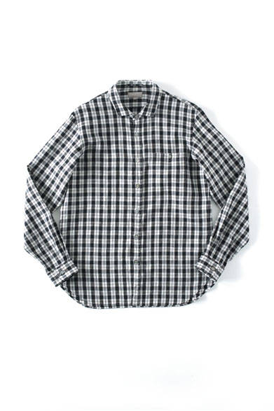 左から、ソックス3240円、3240円、3780円、3240円（すべてマーガレット・ハウエル）