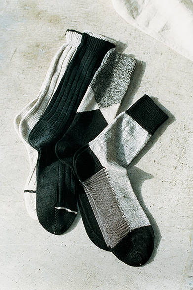 左から、ソックス3240円、3240円、3780円、3240円（すべてマーガレット・ハウエル）