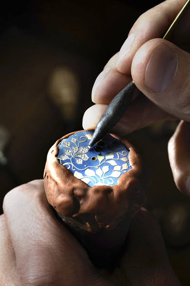 ケース｜18KWG<br />直径｜39mm<br />厚さ｜8.68mm<br />ムーブメント｜自動巻き、Cal.942<br />パワーリザーブ｜40時間<br />ストラップ｜アリゲーターストラップ<br />機能｜時、分、ミニッツリピーター<br />価格（税抜）｜2,850万円<br />発売予定｜8月