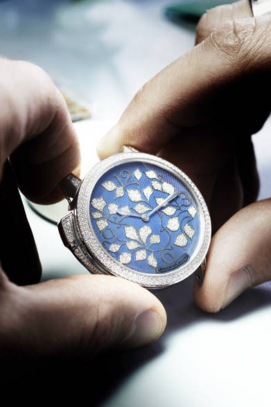 ケース｜18KWG<br />直径｜39mm<br />厚さ｜8.68mm<br />ムーブメント｜自動巻き、Cal.942<br />パワーリザーブ｜40時間<br />ストラップ｜アリゲーターストラップ<br />機能｜時、分、ミニッツリピーター<br />価格（税抜）｜2,850万円<br />発売予定｜8月