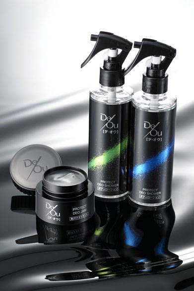 左／デ・オウ 薬用プロテクトデオジャム（医薬部外品）、右／デ・オウ プロテクトデオシャワー、デ・オウ プロテクトデオシャワー マイルドタイプ