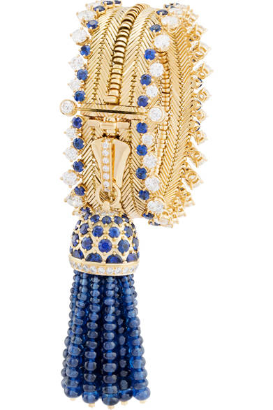 <strong>Van Cleef & Arpels ｜ヴァン クリーフ アンド アーペル</strong><br><br>形を変えて、ブレスレットとしても楽しめる「ジップ アンティーク コロンビン」。<br><br>© Van Cleef & Arpels