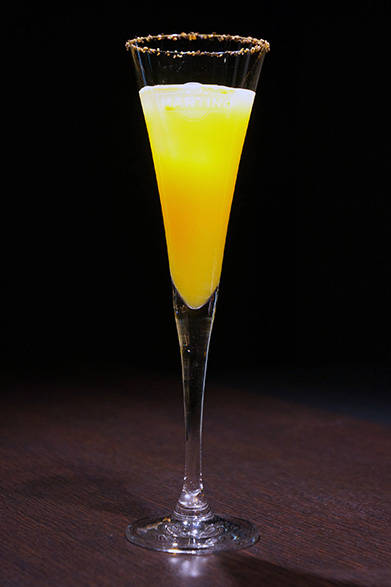 <strong>MBFWT Designers' Cocktail Runway Vol.5</strong> 鮮やかなオレンジとブラックペッパーの辛味が特徴的なカクテル「TWILIGHT」（「WHIZ LIMITED」のオリジナルカクテル）