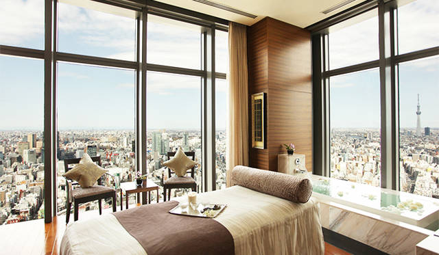 ザ・スパ・アット・マンダリン・オリエンタル・東京<br />東京都中央区日本橋室町2-1-1 37階<br />Tel.03-3270-8300(スパコンシェルジュ直通)<br />スパ営業時間：9:00〜22:00 