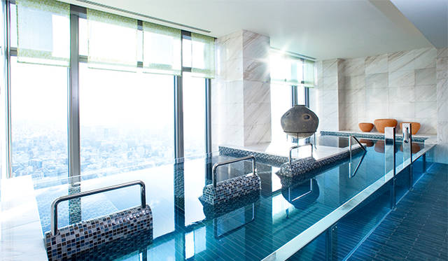 ザ・スパ・アット・マンダリン・オリエンタル・東京<br />東京都中央区日本橋室町2-1-1 37階<br />Tel.03-3270-8300(スパコンシェルジュ直通)<br />スパ営業時間：9:00〜22:00 