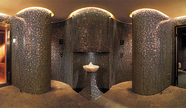 ザ・ペニンシュラ スパ<br />東京都千代田区有楽町1-8-1 6階<br />Tel｜03 6270 2299（スパ直通）<br />スパ営業時間｜10:00〜22:00