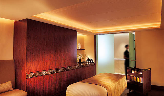 ザ・ペニンシュラ スパ<br />東京都千代田区有楽町1-8-1 6階<br />Tel｜03 6270 2299（スパ直通）<br />スパ営業時間｜10:00〜22:00