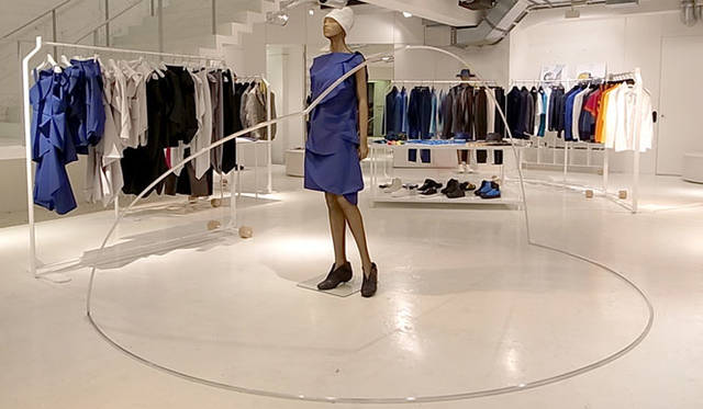 <strong>ISSEY MIYAKE INC. </strong><br />「ELTTOB TEP ISSEY MIYAKE（エルトブ テップ イッセイ ミヤケ）」と「REALITY LAB. ISSEY MIYAKE（リアリティ・ラボ イッセイ ミヤケ）」にて特別ディスプレイを展開