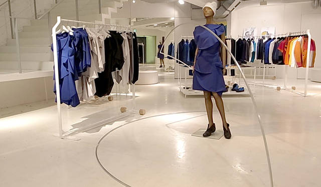 <strong>ISSEY MIYAKE INC. </strong><br />「ELTTOB TEP ISSEY MIYAKE（エルトブ テップ イッセイ ミヤケ）」と「REALITY LAB. ISSEY MIYAKE（リアリティ・ラボ イッセイ ミヤケ）」にて特別ディスプレイを展開