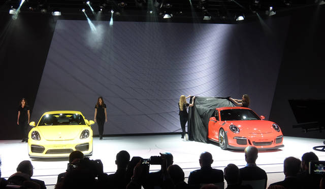 ベールを脱ぐ2台