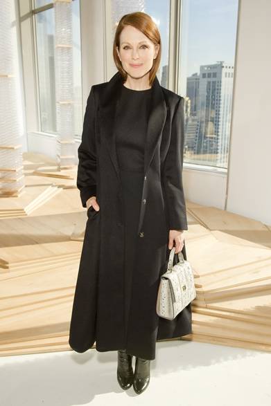 Julianne Moore｜ジュリアン・ムーア</br></br>ボスのファッションショー会場・ニューヨーク