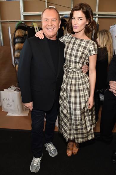 （左より）Michael Kors & Hanneli Mustaparta｜マイケル・コース＆ハネリ・ムスタパルタ</br></br>マイケル・コースのファッションショー会場・ニューヨーク