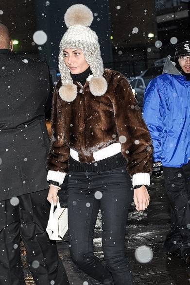 Giovanna Battaglia｜ジョバンナ・バッタリア</br></br>フェンディをまとってファッションウィーク開催中のニューヨークで現れた