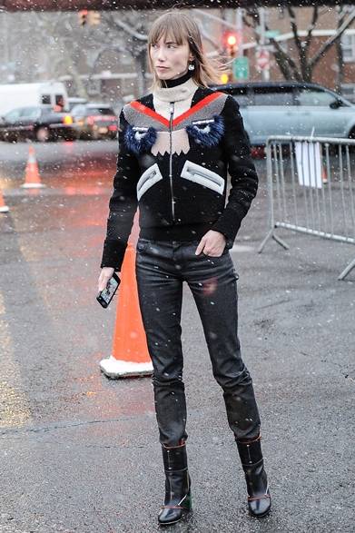 Anya Ziourova｜アーニャ・ジローヴァ</br></br>フェンディをまとってファッションウィーク開催中のニューヨークで現れた