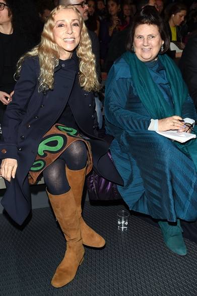 （左より）Franca Sozzani & Suzy Menkes｜フランカ・ソッツァーニ＆スージー・メンケス</br></br>グッチのファッションショー会場・ミラノ</br></br>Courtesy of Getty Images for Gucci 
