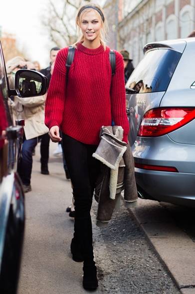 Karlie Kloss｜カーリー・クロス</br></br>フェンディのファッションショー会場の外・ミラノ