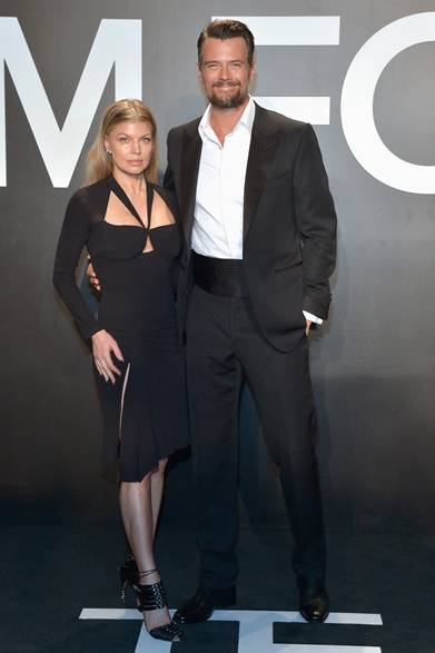 （左より）Fergie & Josh Duhamel｜ファーギー＆ジョシュ・デュアメル</br></br>トム・フォードのファッションショー会場・ロサンゼルス