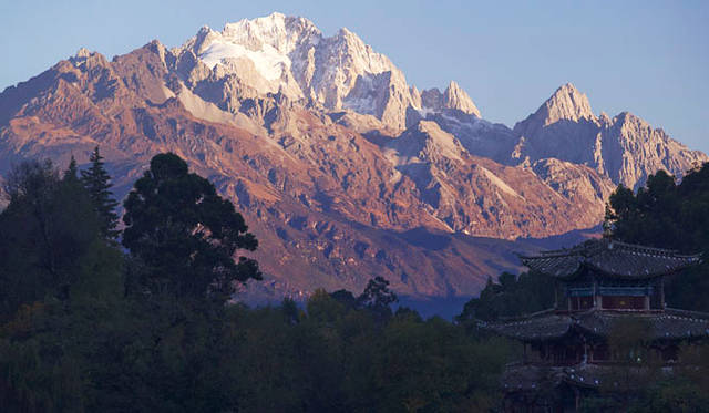 中国で最も美しい山と称される玉龍雪山 © Aman